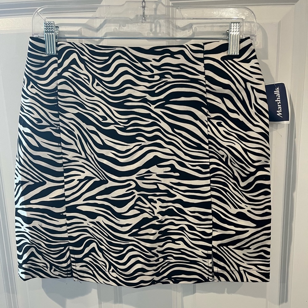 Love on a Hanger NWT Zebra Print Mini Skirt Size 7